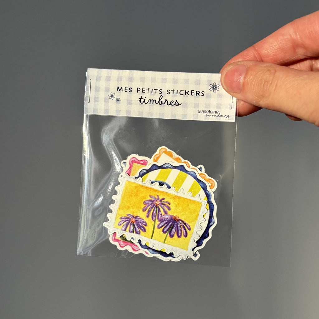 photo d'un pack de 5 stickers en forme de timbres avec des fleurs
